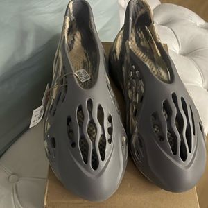 Yeezy Foam Runner MXT Moon Gray size 11